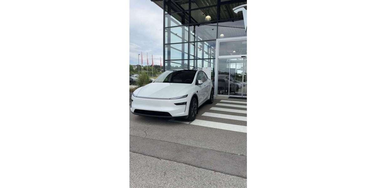Tesla Model Y 11.850 km 51.800 &euro; Essen 45144