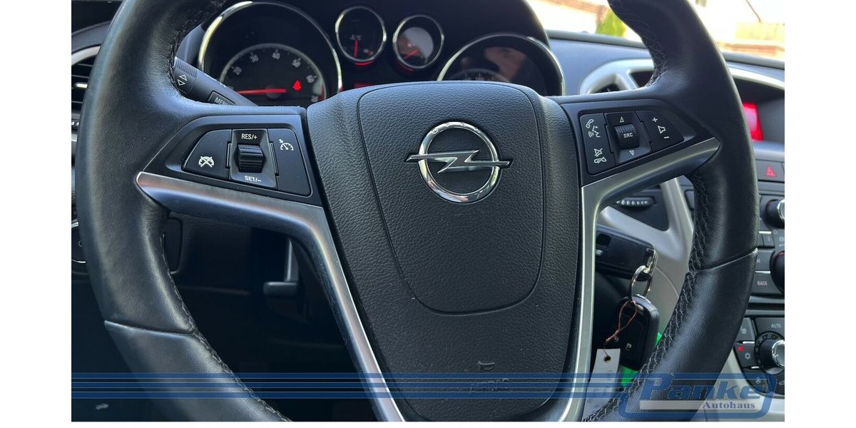 Opel Astra 1.4 150 Jahre *SHZ*PDC*AUX*Teilleder* 112.935 km 6.890 &euro; Berlin 13187
