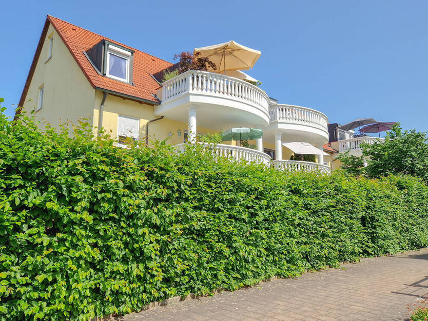 Ihr Logenplatz in der Sonne - 3-Zimmer-Wohnung mit großem Südwestbalkon u. Duplexstellplatz