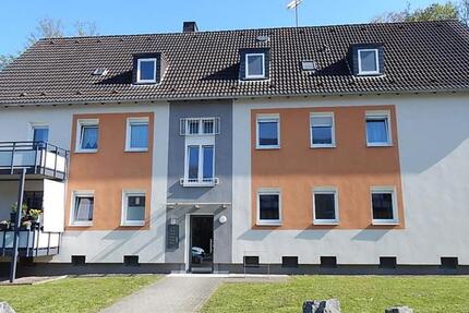 Top Lage! Teilsanierte 2,5-Zimmer-Wohnung mit Balkon