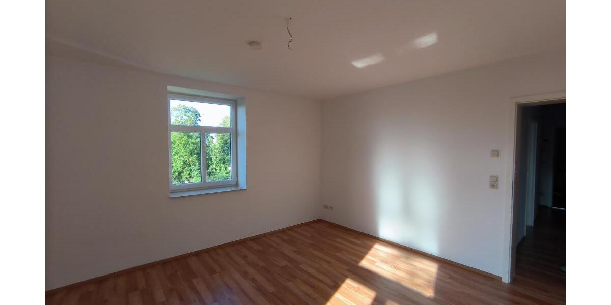 attraktive Kapitalanlage - vermietete 4-Raum-Wohnung im Grünen mit Balkon und Stellplatz - Etagenwohnung Gera | Angebot:27362900