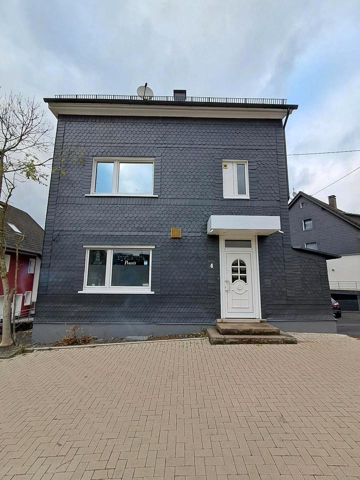 Großes Haus+Gewerbefläche vom Eigentümer, Terasse, 3 Parkplätze zimmer