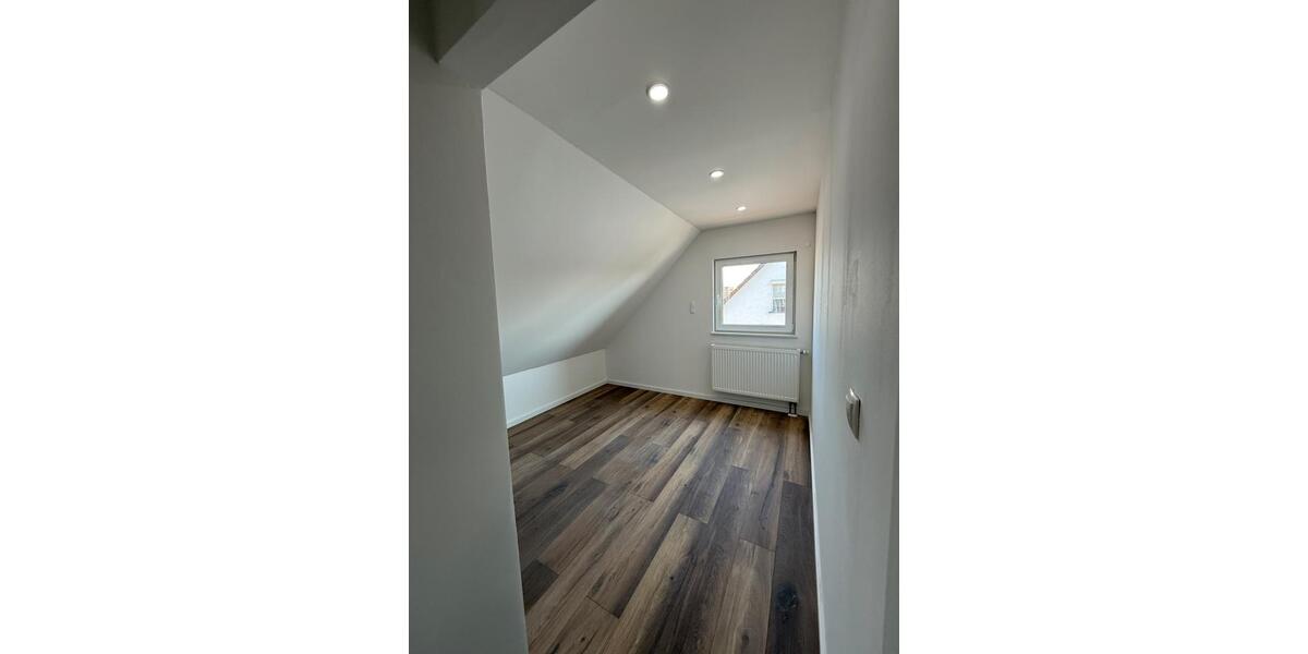 Dachgeschoßwohnung Lampertheim - 2 Zimmer, 31 m&sup2;, 700&euro; | Angebot:24860499