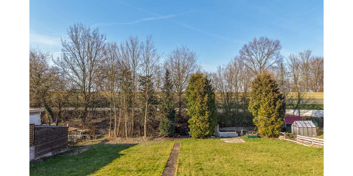 Ein- bis Zweifamilienhaus mit Wintergarten, großem Grundstück und vielseitigen Nutzungsmöglichkeiten - Zweifamilienhaus Löhne | Angebot:26381348