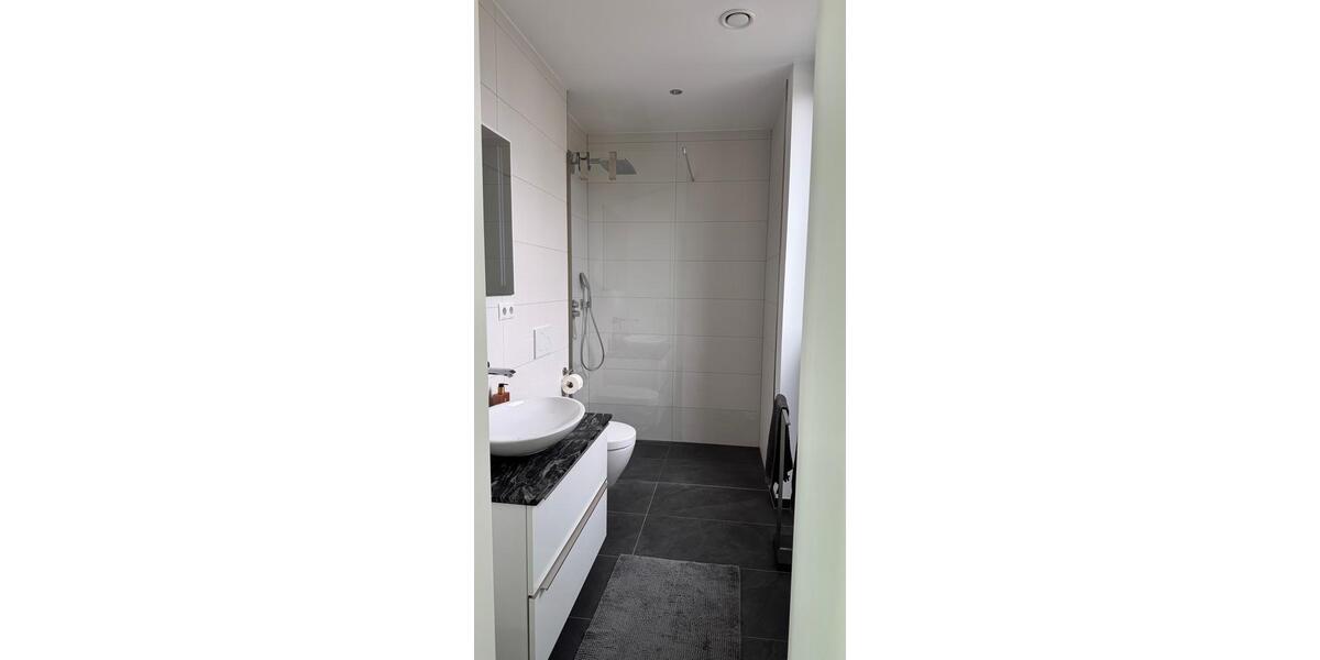 Teilmöbliert: Repräsentatives EFH in Habichtswald mit EBK, Sauna und Kamin 4 zimmer