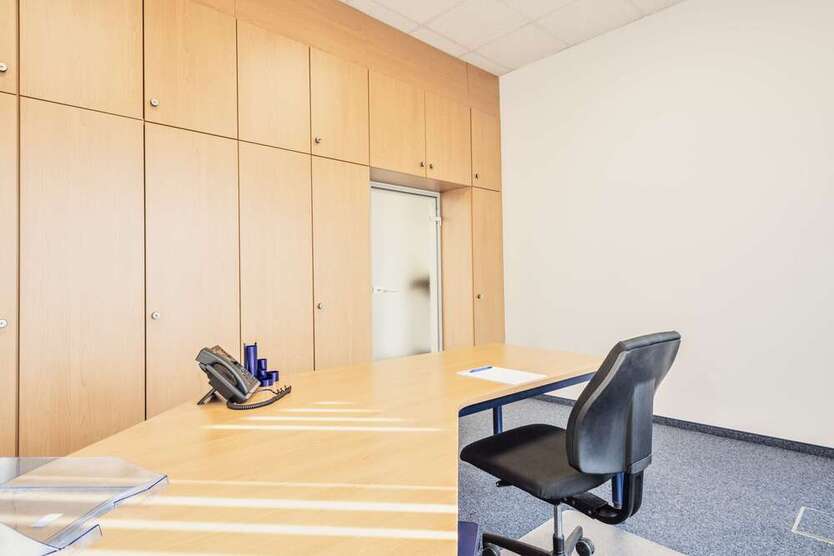 Büro in Troisdorf 380,62 € 18.17 m²