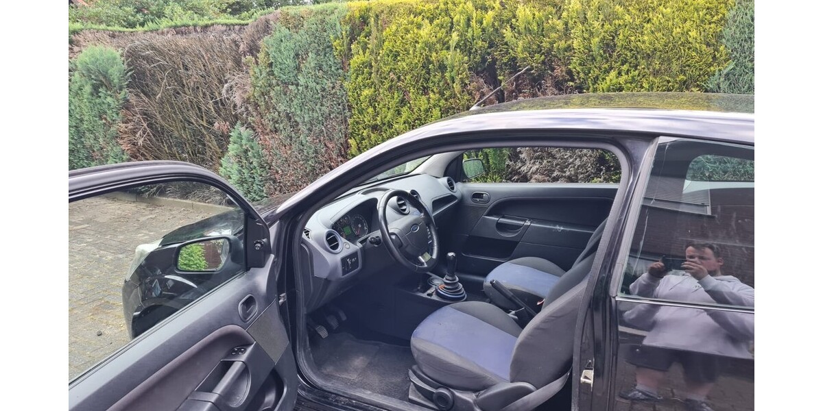 Ford Fiesta 198.000 km 1.100 € Hasbergen 49205