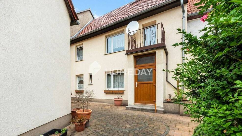 Gepflegte DHH mit Garage, Innenhof, Balkon und Ausbaupotenzial in ruhiger Lage