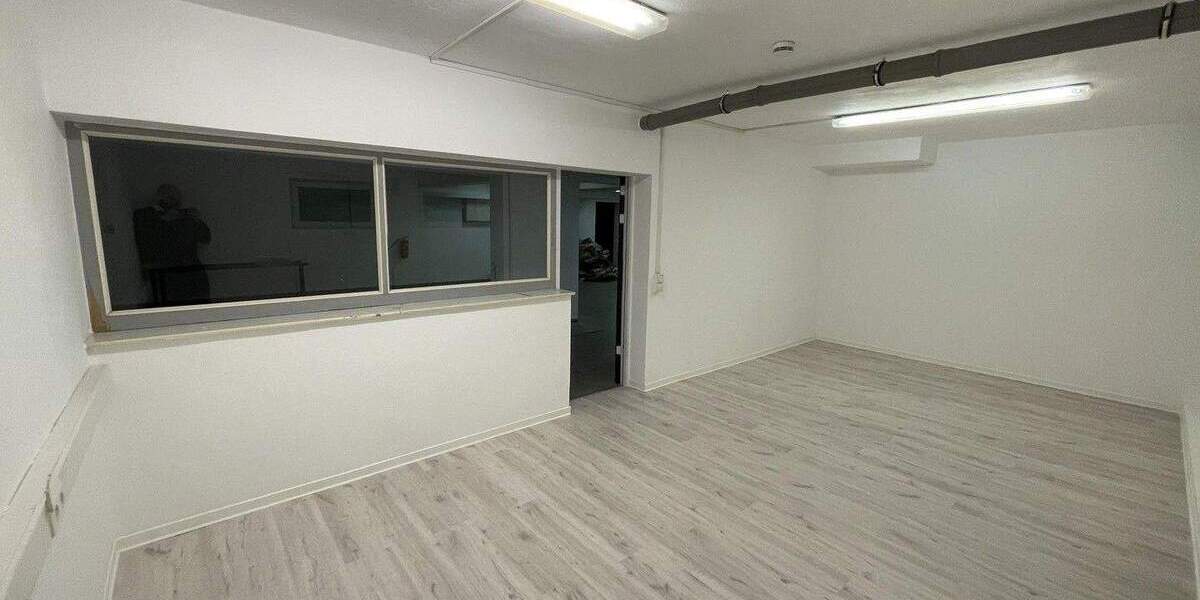 Ladenlokal im Erdgeschoss mit großer Schaufensterfront in Dietzenbach zimmer