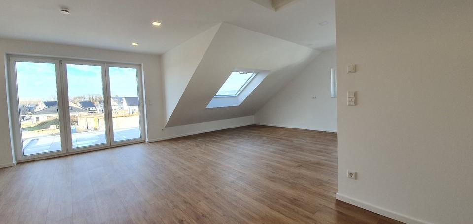 Charmante 2-Zimmer Dachgeschosswohnung mit Großen Balkon in Disse zimmer