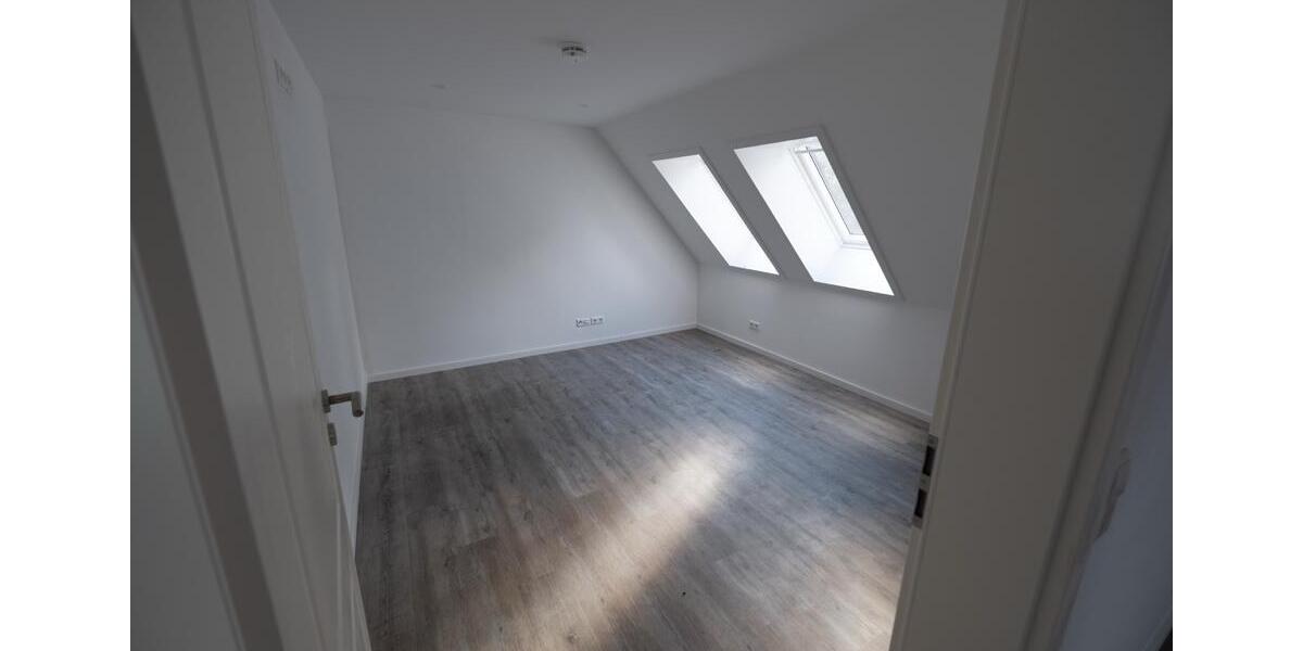 Dachgeschoßwohnung Nienburg (Saale) - 3 Zimmer, 75 m&sup2;, 825&euro; | Angebot:27634235