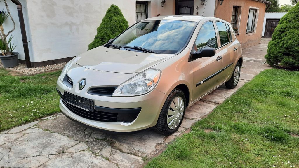 Renault Clio 137.000 km 2.350 &euro; Demmin 17109