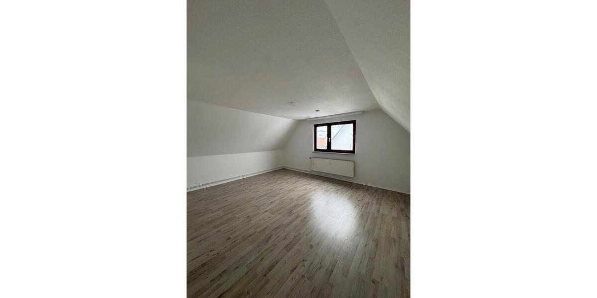 Dachgeschoßwohnung Uelzen - 3 Zimmer, 95 m&sup2;, 855&euro; | Angebot:26087308