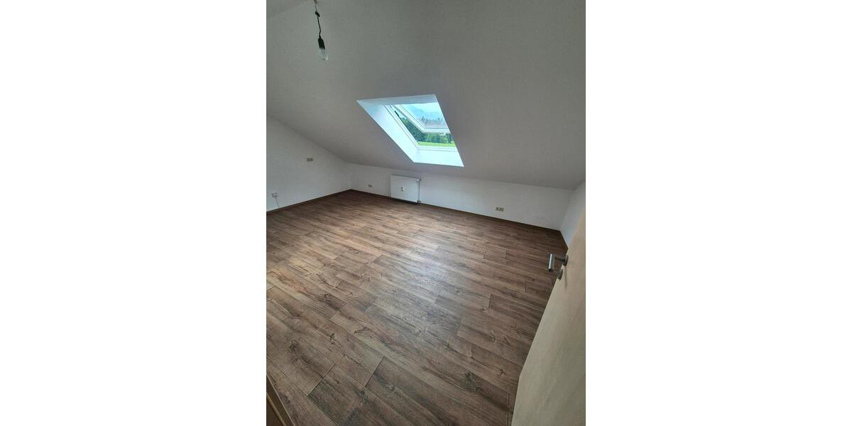 Vermiete eine 4 Zimmer Dachgeschoss Wohnung zimmer