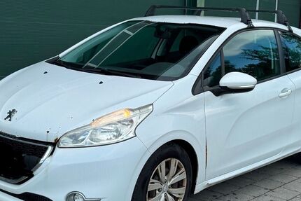 Peugeot 208 239.000 km 1.999 &euro; Rosenheim 83026