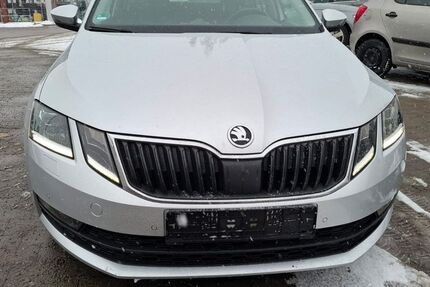 Skoda Octavia 147.582 km 12.500 &euro; Borna 04552