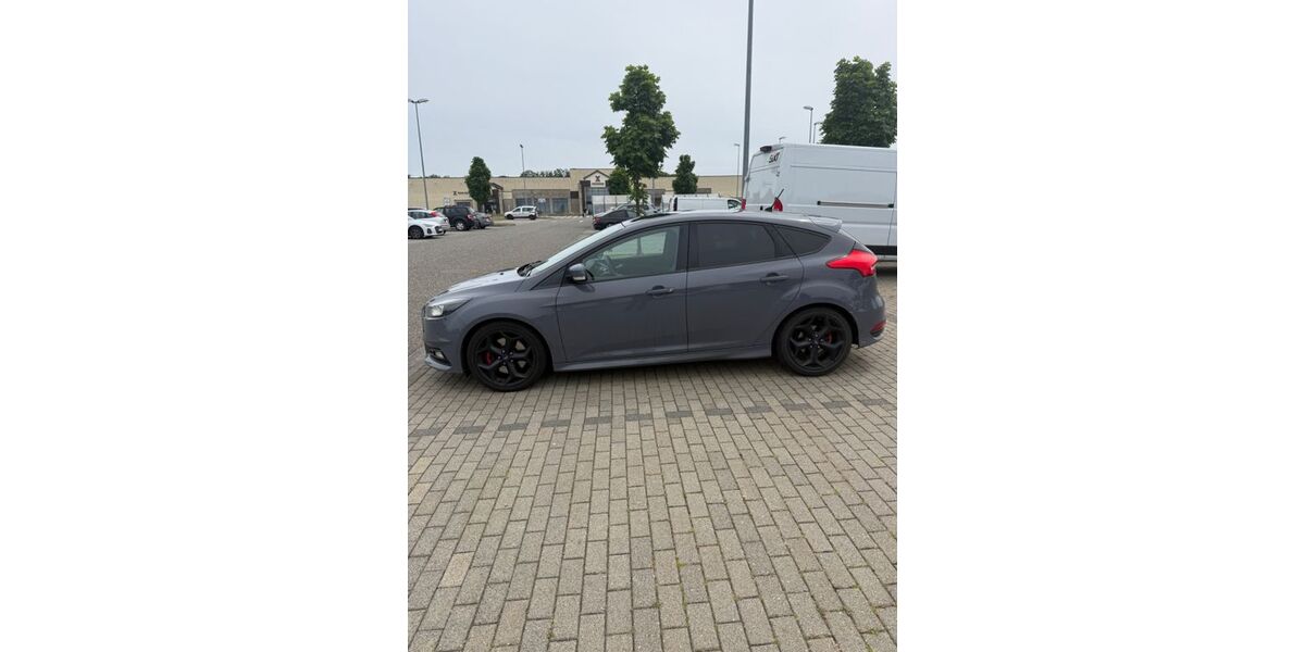 Ford Focus 260.000 km 6.500 &euro; Niersbach 54518