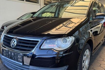 VW Touran 107.332 km 5.499 &euro; Münzenberg Gambach 35516