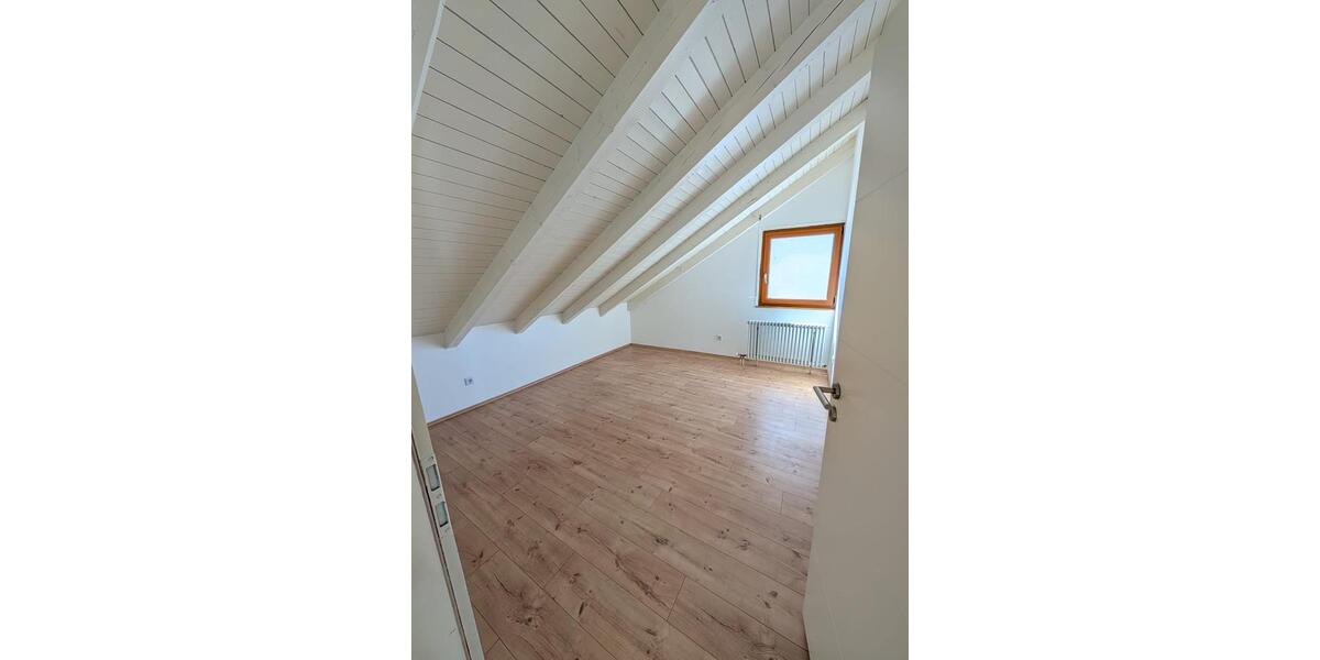 Etagenwohnung Wiesloch - 4 Zimmer, 140 m&sup2;, 1.300&euro; | Angebot:26302566