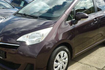 Toyota Verso-S 118.000 km 6.600 &euro; Gera 07548