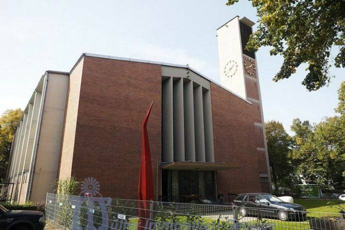 Die besondere Immobilie: Ehemalige Herz-Jesu-Kirche in Neunkirchen 16 zimmer