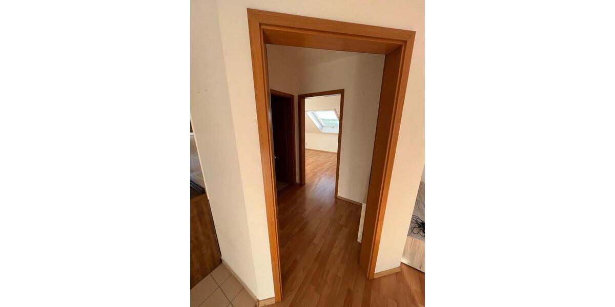 Dachgeschoßwohnung Teutschenthal - 2 Zimmer, 54 m&sup2;, 400&euro; | Angebot:24663636