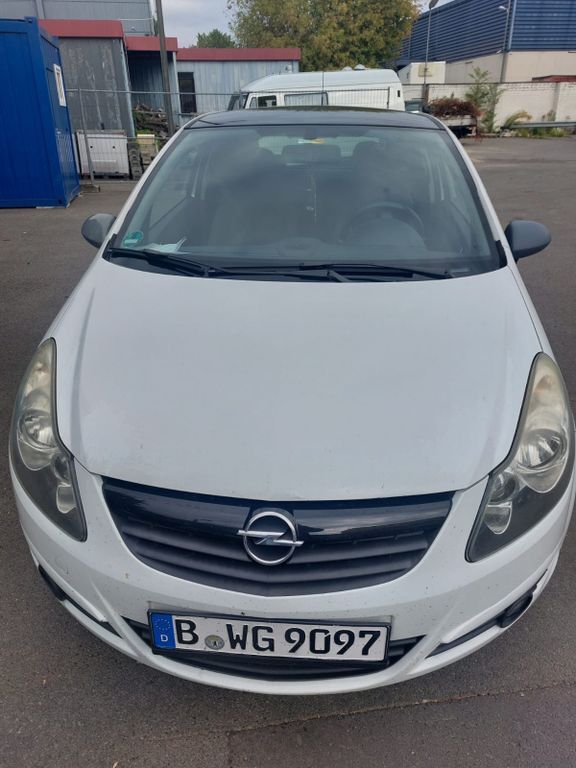 Opel Corsa 175.000 km 3.999 € Berlin 12059
