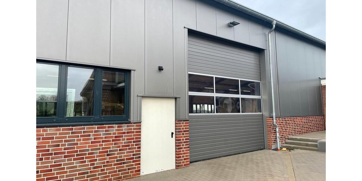 Moderne Gewerbehalle mit Büro und Lagerfläche – Neubau 2022 Halle zimmer