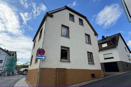 Gemütliches Einfamilienhaus mit Balkon auf einem kleinen Grundstück! 5 zimmer