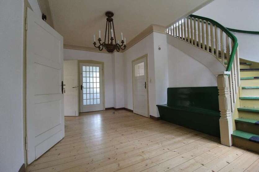 Haus zum Mieten in Lunzenau 950 € 190 m²