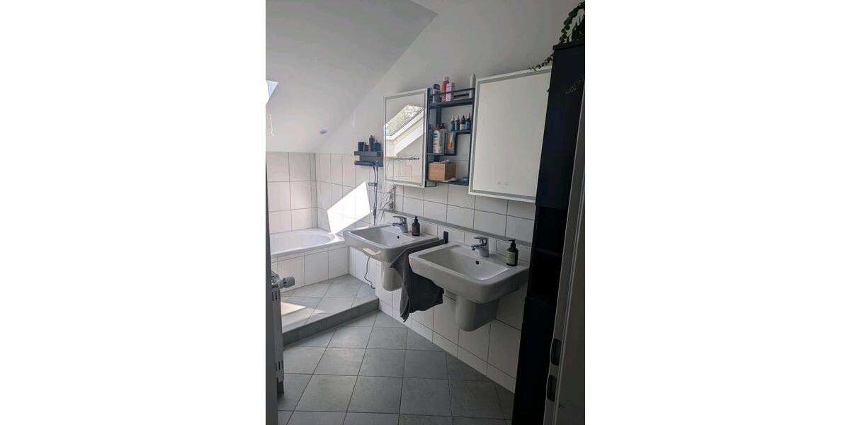 Dachgeschoßwohnung Friedberg (Hessen) - 3 Zimmer, 91 m&sup2;, 305.000&euro; | Angebot:27143211