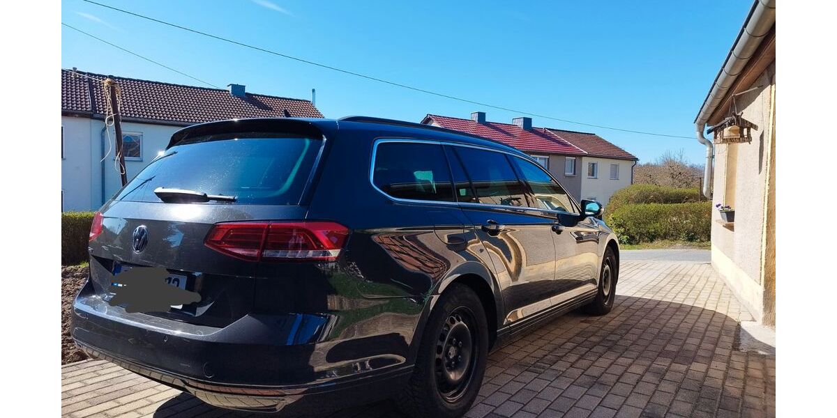 VW Passat Variant 166.000 km 12.900 &euro; Droyßig 06722