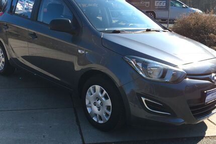 Hyundai i20 74.546 km 6.890 &euro; Neuensalz - Mechelgrün 08541