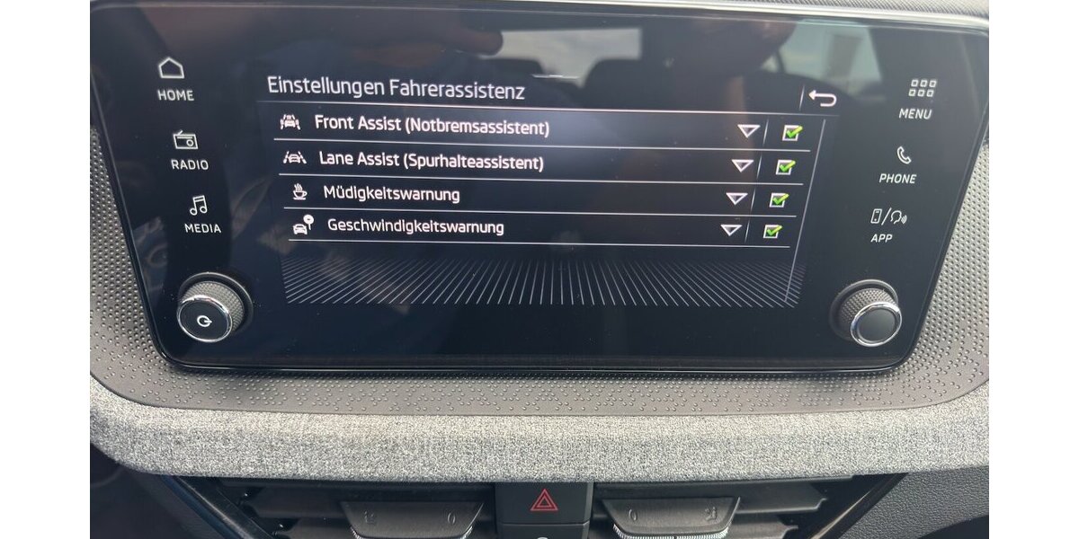 Skoda Kamiq 1.0 TSi Selection Black *Sitzhzg/Kamera/LED/ 19.973 km 21.490 &euro; Bamberg 96052
