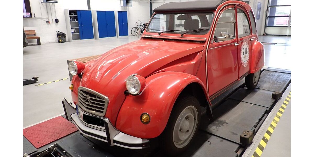 Citroen 2 CV 98.600 km 9.500 &euro; Hamburg 22041