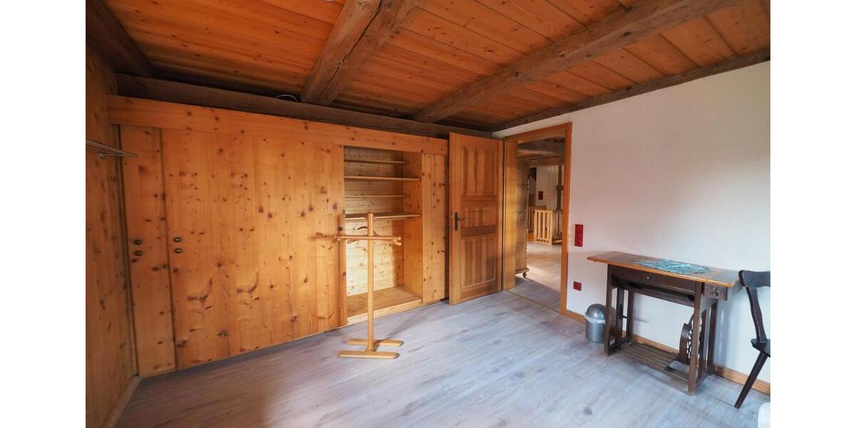 Einfamilienhaus Mühlhausen - 8 Zimmer, 520 m&sup2;, 929.000&euro; | Angebot:26051316