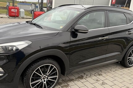 Hyundai Tucson 158.300 km 12.000 &euro; Mücke 35325