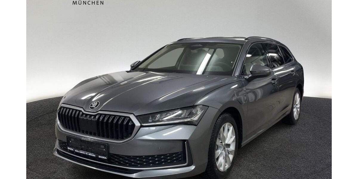 Skoda Superb 15.200 km 41.960 &euro; München 80935
