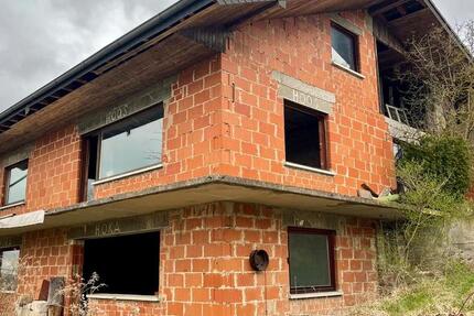 36304 Alsfeld, Dreistöckiges Einfamilienhaus (Rohbau) in Alsfeld 6 zimmer