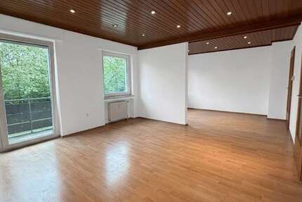 Wohnung Kaiserslautern - 3 Zimmer, 92 m&sup2;, 690&euro; | Angebot:26858266