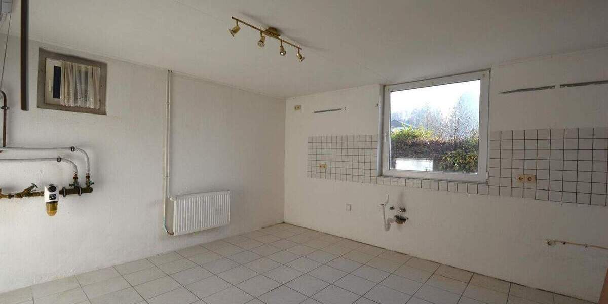 Ruhig gelegenes Wohnhaus mit Balkon, Terrasse, Garage, Carport und Aussicht in Gerolstein-Müllenborn 5 zimmer