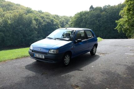 Renault Clio 151.600 km 2.700 &euro; Köln 51103