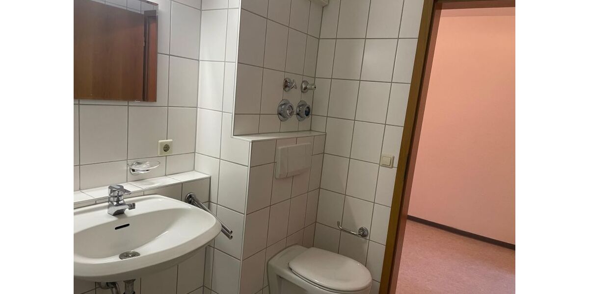 Provisionsfrei* 2 Zimmer OG Wohnung mit Balkon,TG Stellplatz und Aufzug bezugsfrei - Etagenwohnung Plochingen | Angebot:26827677