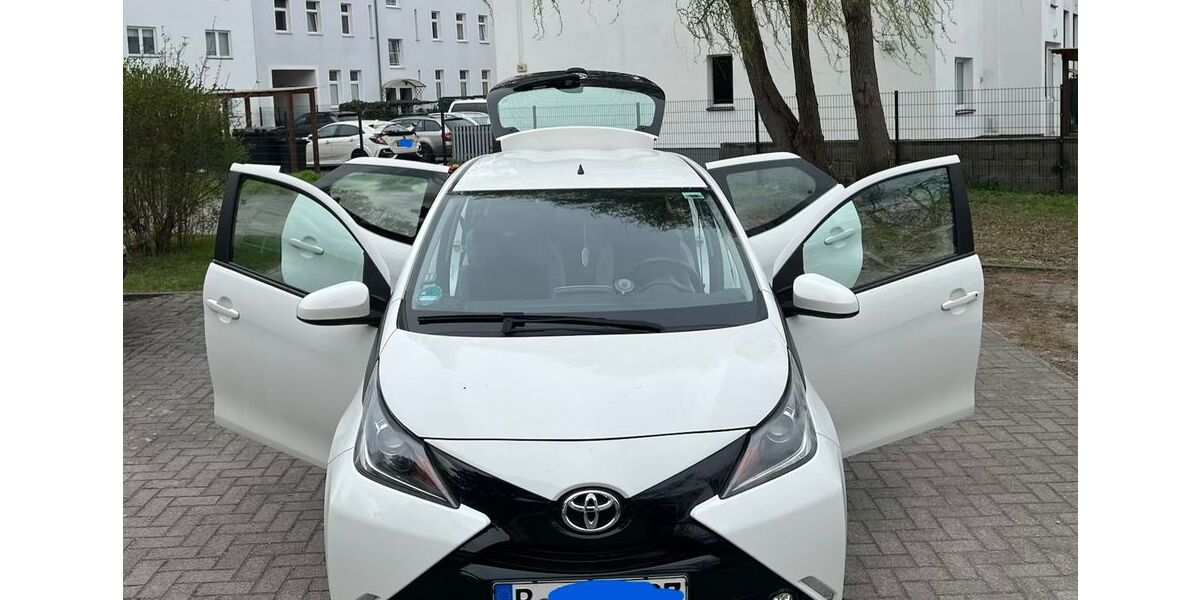 Toyota Aygo (X) 48.000 km 9.999 &euro; Berlin 13089