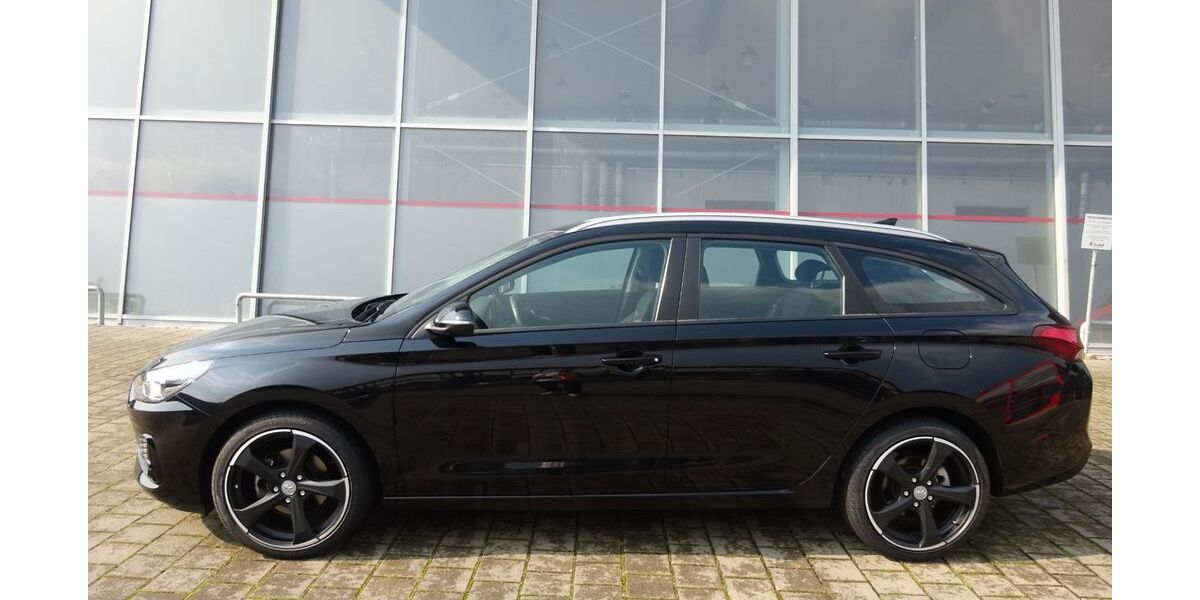 Hyundai i30 27.605 km 17.700 &euro; Steißlingen 78256