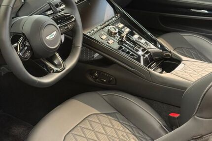 Aston Martin DB12