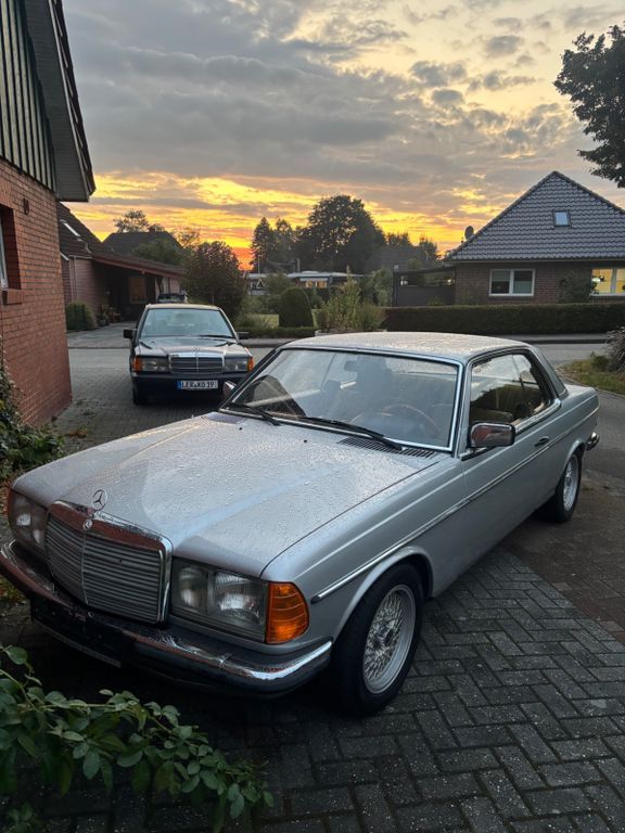 Mercedes-Benz 230 187.000 km 11.000 € Holtland 26835