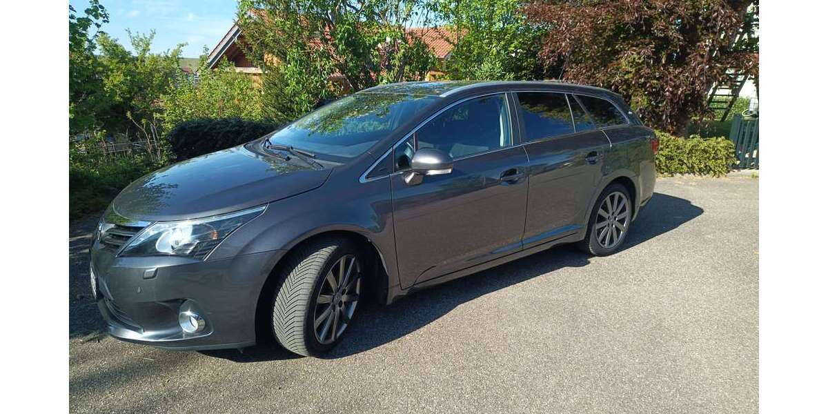Toyota Avensis 175.000 km 10.200 &euro; Sulzfeld 75056