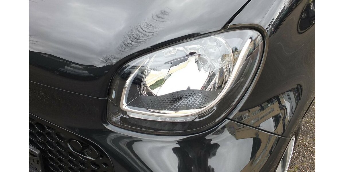 Smart ForTwo electric drive EQ AUTOMATIK KLIMAAUTOMATIK 5.183 km 10.700 &euro; Köln 50858