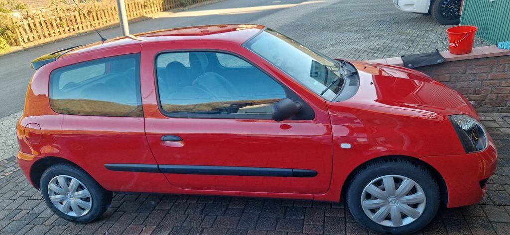 Renault Clio 130.000 km 2.500 &euro; Schuld 53520